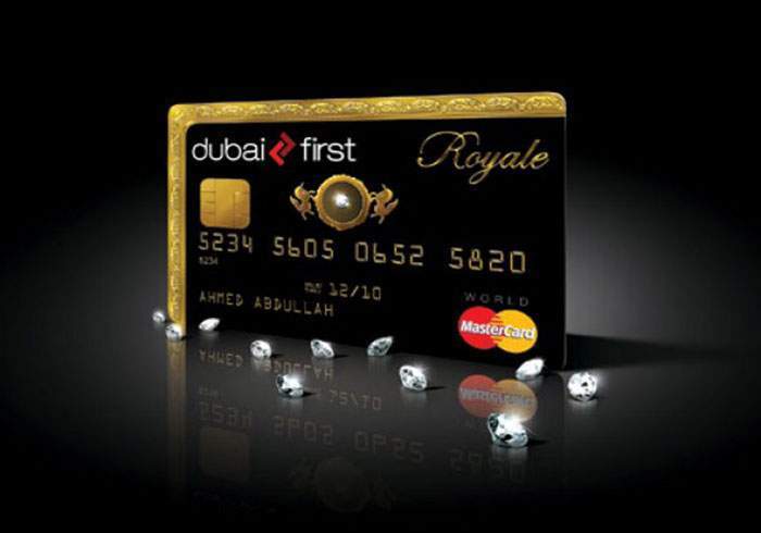 Thẻ ngân hàng màu đen-dubai-first-royal-mastercard